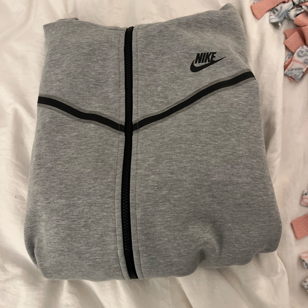 Grey nike tech hoodie !!